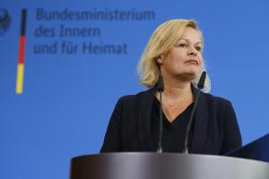 Faeser verleiht "Silbernes Lorbeerblatt" an über 70 Sportler