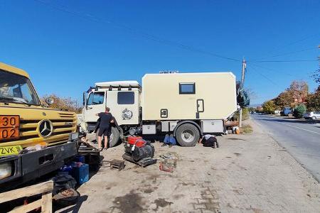 Werkstadt, Reparatur, Campingvan, Fahrzeuge, Werkzeuge, Menschen, Straße
