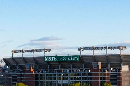M&T Bank Stadium (Baltimore Ravens) - Wegen seiner günstigen Lage und der Bauweise, die auch von den oberen Rängen eine gute Sicht ermöglicht, ist das Stadion der Ravens eines der beliebtesten der NFL. 71.008 Zuschauer können das Geschehen hier live genießen.