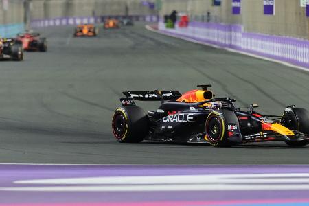 Mit Ruhe durch den Sturm: Verstappen gewinnt in Dschidda Mit Ruhe durch den Sturm: Verstappen gewinnt in Dschidda