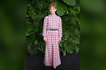 Vor-Oscar-Party von Chanel: Sandra Hüller im pinken Karo-Ensemble Vor-Oscar-Party von Chanel: Sandra Hüller im pinken Karo-Ensemble