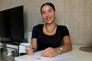 Vom Dschungel zu "Unter uns": Leyla Lahouar feiert Schauspiel-Debüt