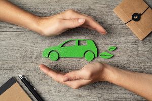 Was Sie bei der Versicherung fürs E-Auto beachten müssen