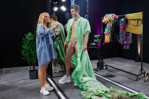 "GNTM": Heiße Outfits und knappe Entscheidungen