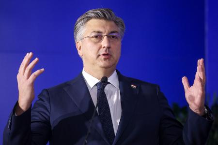 Nach Ansicht von Kritikern will Premierminister Andrej Plenkovic die Parlamentswahl vorziehen, weil er befürchtet, dass die Beliebtheit seiner Mitte-Rechts-Partei HDZ bis zum Herbst weiter sinkt.
