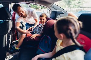 Das ist beim Kauf von Kindersitzen und Sitzerhöhungen wichtig