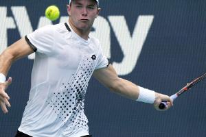 Turnier in Miami: Koepfer im Achtelfinale