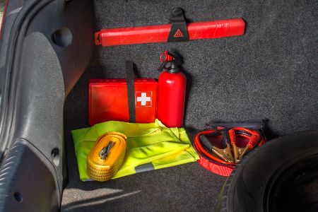 Von Abschleppseil bis Glühbirne: Das müssen Sie im Ausland im Auto haben Von Abschleppseil bis Glühbirne: Das müssen Sie im Ausland im Auto haben