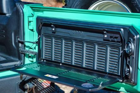 03/2024 Jeep Low Down / Willys Dispatcher / Gladiator Rubicon / Vacationeer Concept Moab Easter Jeep Safari