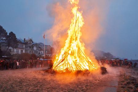 Die Konzentration von Feinstaub wird durch die Osterfeuer örtlich erhöht.