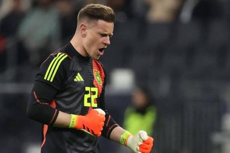 TOR: Marc-André ter Stegen - Note: 3,0 - Hielt den Sieg in der Nachspielzeit mit zwei guten Paraden gegen Xavi Simons und Weghorst fest. Strahlte vorher nicht immer Sicherheit aus, wenngleich er beim Gegentor wenig ausrichten konnte.