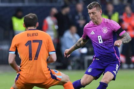 MITTELFELD: Toni Kroos - Note: 1,5 - Zog erneut mit brillanter Passquote die Fäden im DFB-Team. War nicht ganz so dominant wie gegen Frankreich, in der heißen Phase aber unbestrittener Anführer. Das 2:1 fiel nach seiner Ecke, defensiv wieder sehr einsatzfreudig.