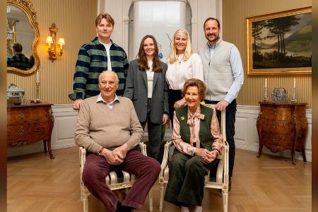 König Harald und die Norwegen-Royals: Neues Familienfoto zu Ostern