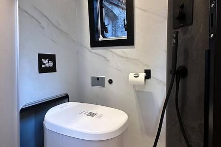 Loef Van Toilette