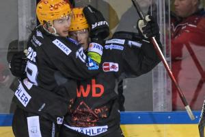 DEL: Bremerhaven und Berlin legen in den Halbfinals vor