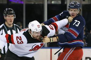 Kampfabend in der NHL: Nach zwei Sekunden fliegen die Fäuste