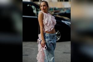 Mehr Glamour im Alltag: Wide-Leg-Jeans mit Strass sind zurück!