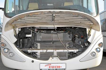 Guten Zugang zur Iveco-Technik gewährt die große Motorhaube.
