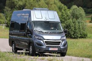 Peugeot-Campingbus mit Hubbett