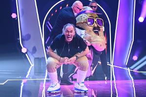 "The Masked Singer": Hugo Egon Balder als Couch Potato demaskiert