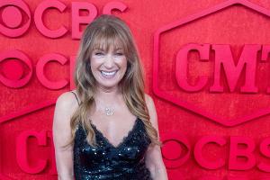 Mit 73 Jahren: Jane Seymour strahlend jung bei den CMT Music Awards