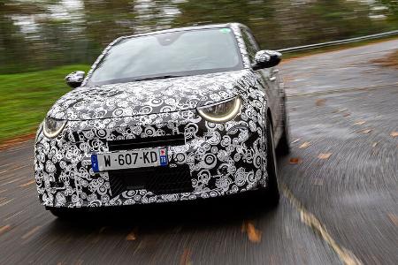 Abarth 600E Elektro-SUV, Werks-Erlkönig-Bild