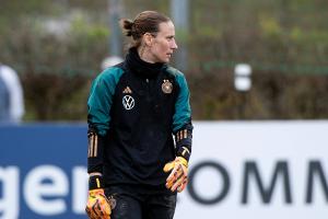 DFB-Frauen starten mit Berger statt Frohms im Tor