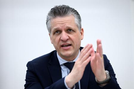 Auch der Parlamentarische Geschäftsführer der Unionsfraktion, Thorsten Frei, könnte in die Regierung wechseln. Er ist unter anderem als Kanzleramtschef im Gespräch. Aber auch ein Ministeramt oder der Vorsitz der Unionsfraktion werden ihm zugetraut.
