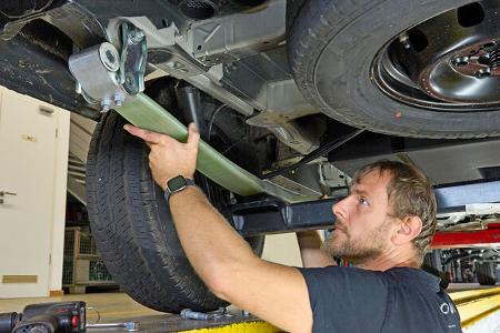 Fahrwerke f