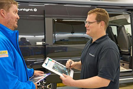 Fahrwerke f