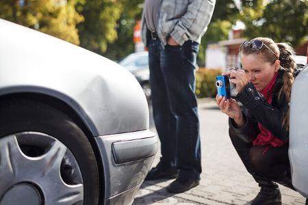 Verkehrsunfall Crash Kfz-Versicherung Unfallaufnahme