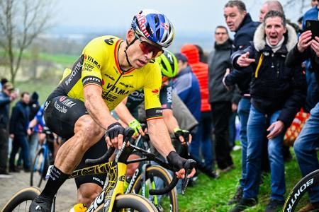 Nach Flandern-Sturz: Kein Giro für van Aert Nach Flandern-Sturz: Kein Giro für van Aert