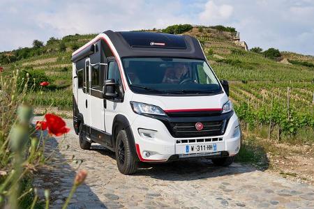 Campingfahrzeug, Weinberge, Frontansicht, Teilintegriert