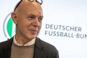 "Da muss man den Hut ziehen": Neuendorf würdigt Leverkusen
