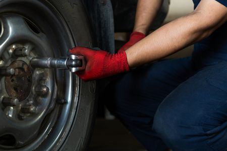 Warum Sie die Radmuttern regelmäßig checken sollten Warum Sie die Radmuttern regelmäßig checken sollten