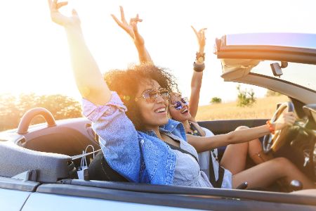 Sollte ein Cabrio besser ein Faltdach oder ein Hardtop haben? Sollte ein Cabrio besser ein Faltdach oder ein Hardtop haben?