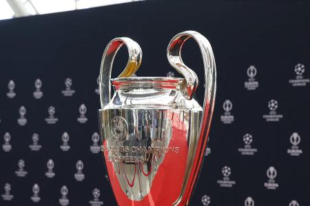 Die Ewige Tabelle der Champions League seit 1992 - Ab der Saison 1992/93 ersetzte die neu gegründete Champions League den Europapokal der Landesmeister. Wir blicken auf die Ewige Tabelle des wichtigsten europäischen Vereinswettbewerbs. Hier kommen alle deutschen Klubs aus den Top 150 sowie die 15 besten Teams der Königsklasse. Wo landen FC Bayern, BVB, FC Schalke 04 und Co.? (Stand 18.04.2024) Die Ewige Tabelle der Champions League seit 1992 - Ab der Saison 1992/93 ersetzte die neu gegründete Champions League den Europapokal der Landesmeister. Wir blicken auf die Ewige Tabelle des wichtigsten europäischen Vereinswettbewerbs. Hier kommen alle deutschen Klubs aus den Top 150 sowie die 15 besten Teams der Königsklasse. Wo landen FC Bayern, BVB, FC Schalke 04 und Co.? (Stand 18.04.2024)