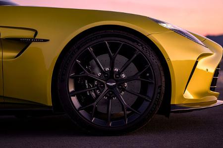 Aston Martin Vantage V8