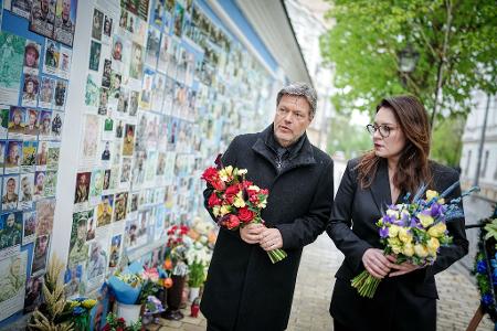 Habeck besucht die Ukraine: "Kampf um Freiheit"