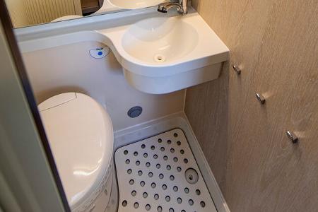 Tourne Mobil 6.4 (2023) Badezimmer i