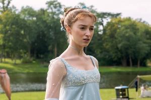 Raus aus der Serie: Was macht "Bridgerton"-Star Phoebe Dynevor heute?