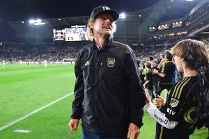 Seltener Anblick: Owen Wilson zeigt sich mit seinen Söhnen im Stadion