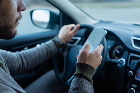 Handy am Steuer Telefon