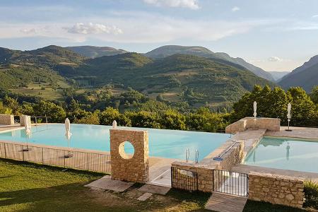 Panorama Blick, Infinity Pool, Sonne, Berge