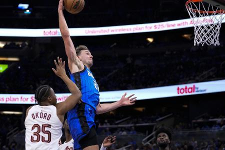NBA: Wagner-Brüder mit erstem Sieg - Hartenstein verliert NBA: Wagner-Brüder mit erstem Sieg - Hartenstein verliert