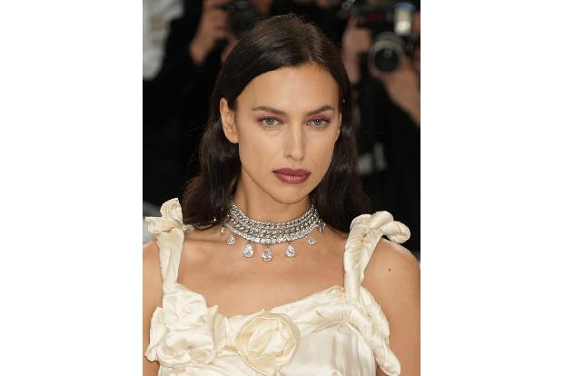 Niemand entledigte sich seiner Followerschar jedoch so effektiv wie Irina Shayk. Das Model ist unter anderem für ihre berühmten Ex-Freunde bekannt, darunter Schauspieler Bradley Cooper und Fußball-Sup ...