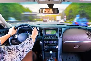 Autoradio plus Navi: Darauf kommt es beim Kauf eines Naviceivers an