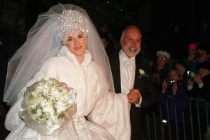 Céline Dion musste wegen Hochzeits-Diadem ins Krankenhaus