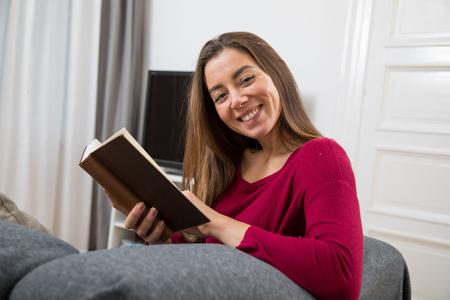 Ein bewusster Verzicht auf Social Media verleiht nicht nur ein zufriedenes Gesicht, sondern stärkt auch das Gefühl, das eigene Leben selbst in der Hand zu haben.