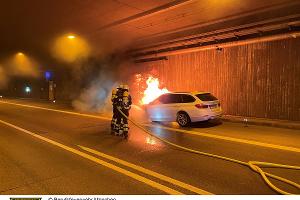 BMW brennt im Allacher Tunnel (A99)